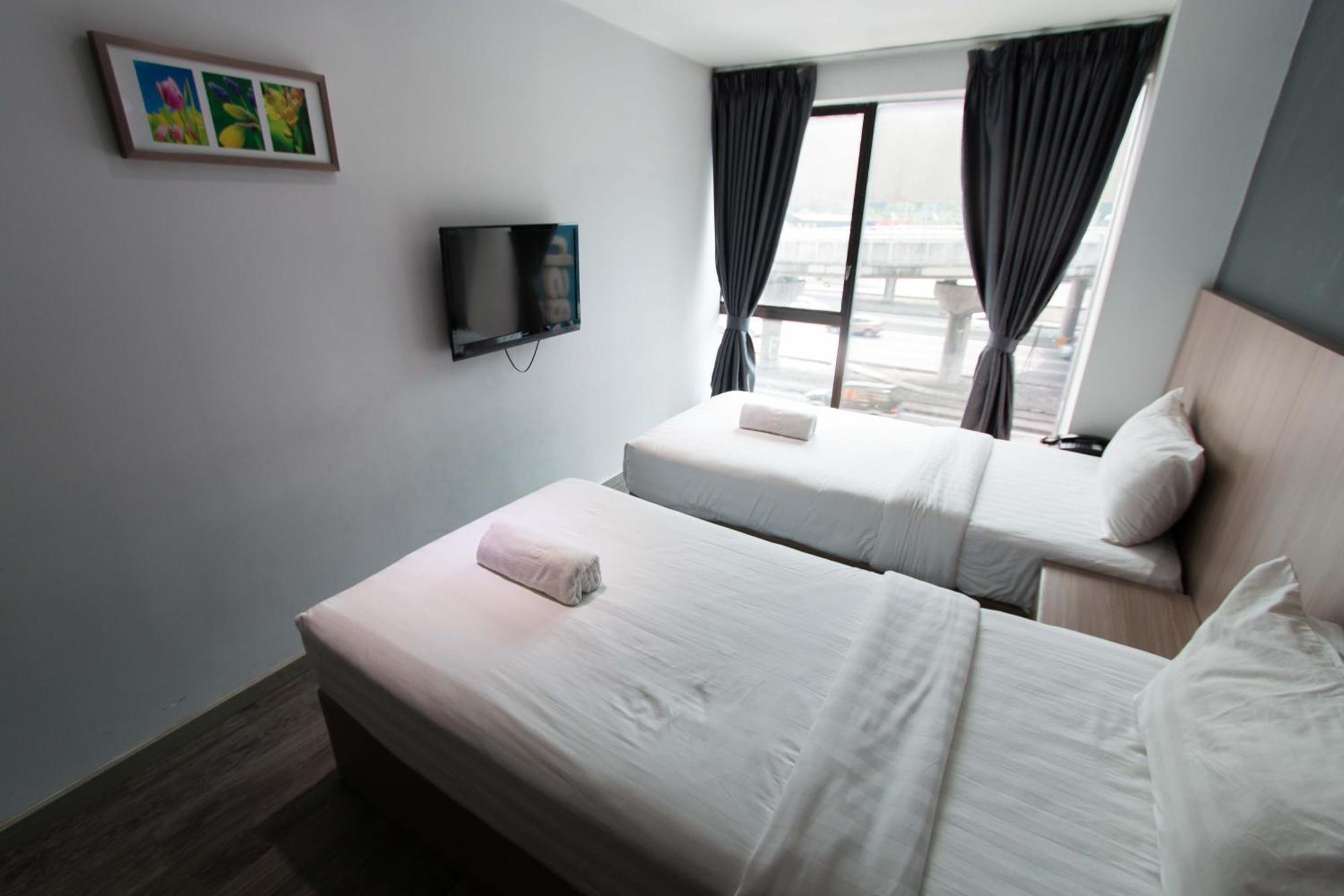 Hotel 99 Pusat Bandar Puchong Esterno foto