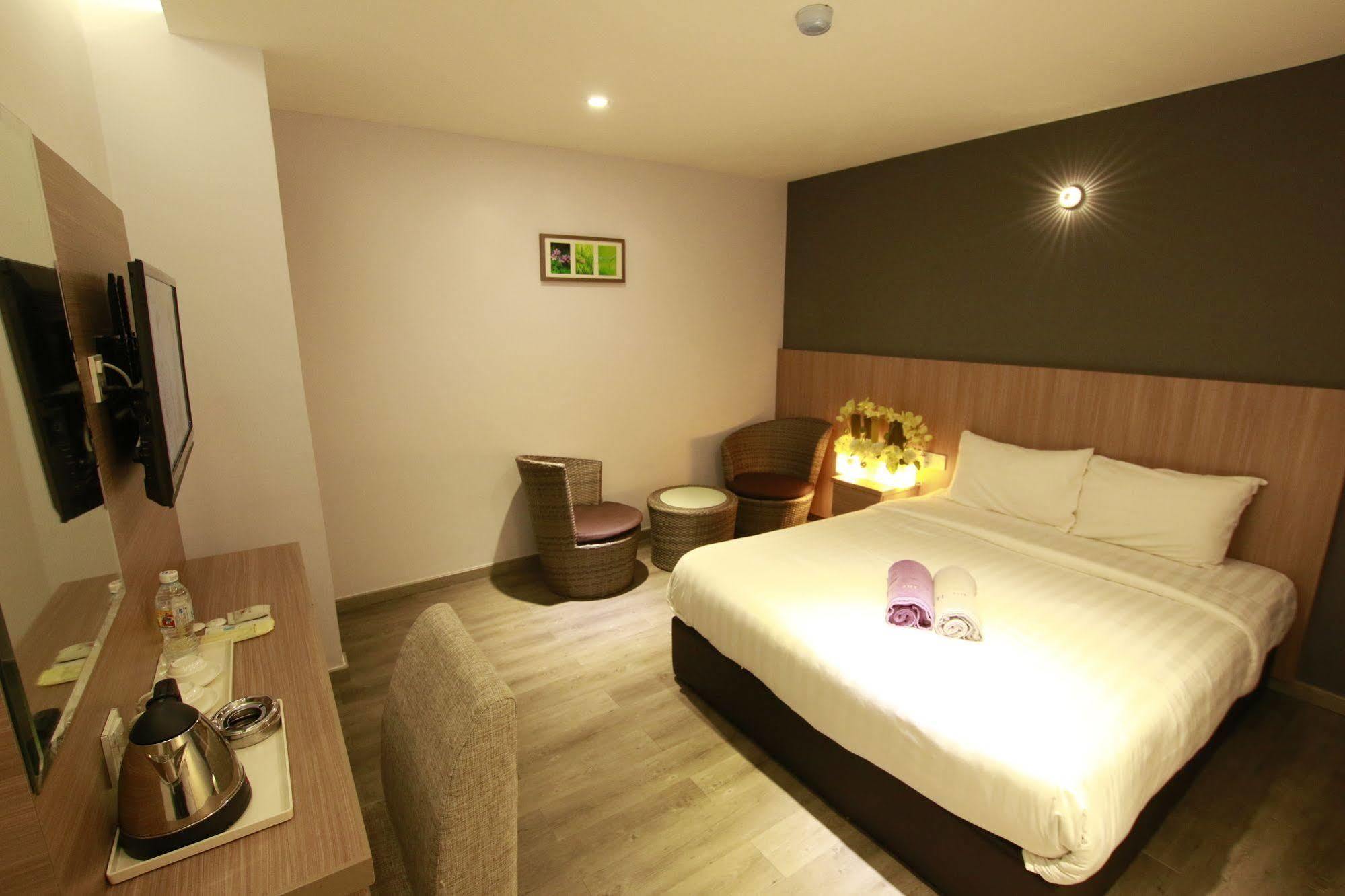 Hotel 99 Pusat Bandar Puchong Esterno foto