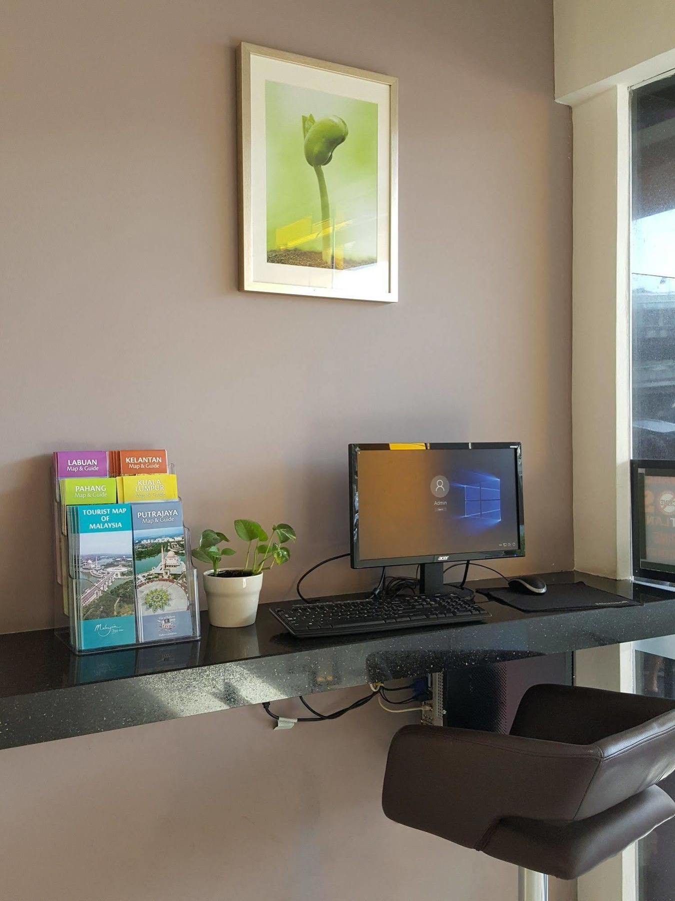 Hotel 99 Pusat Bandar Puchong Esterno foto