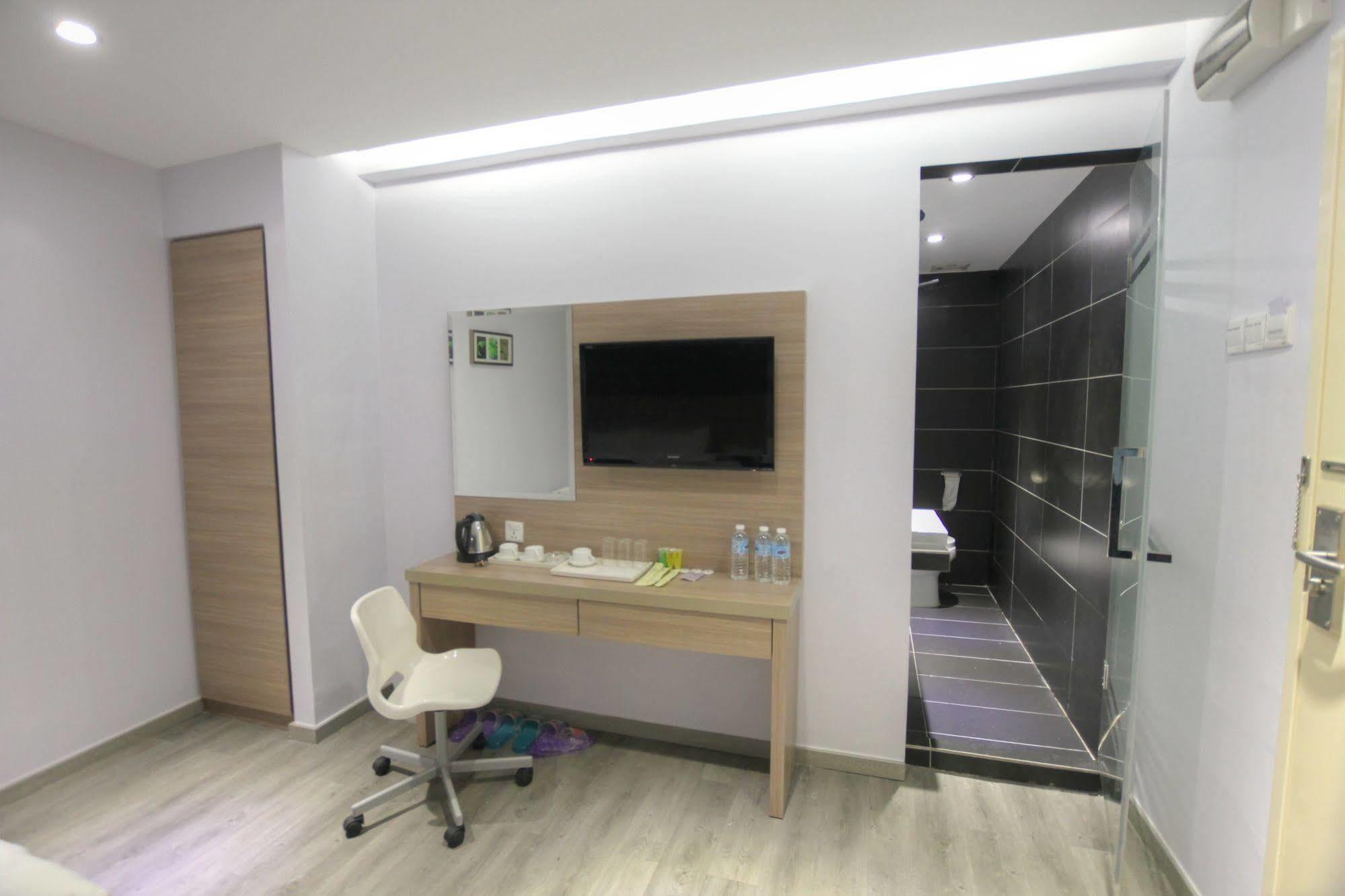 Hotel 99 Pusat Bandar Puchong Esterno foto