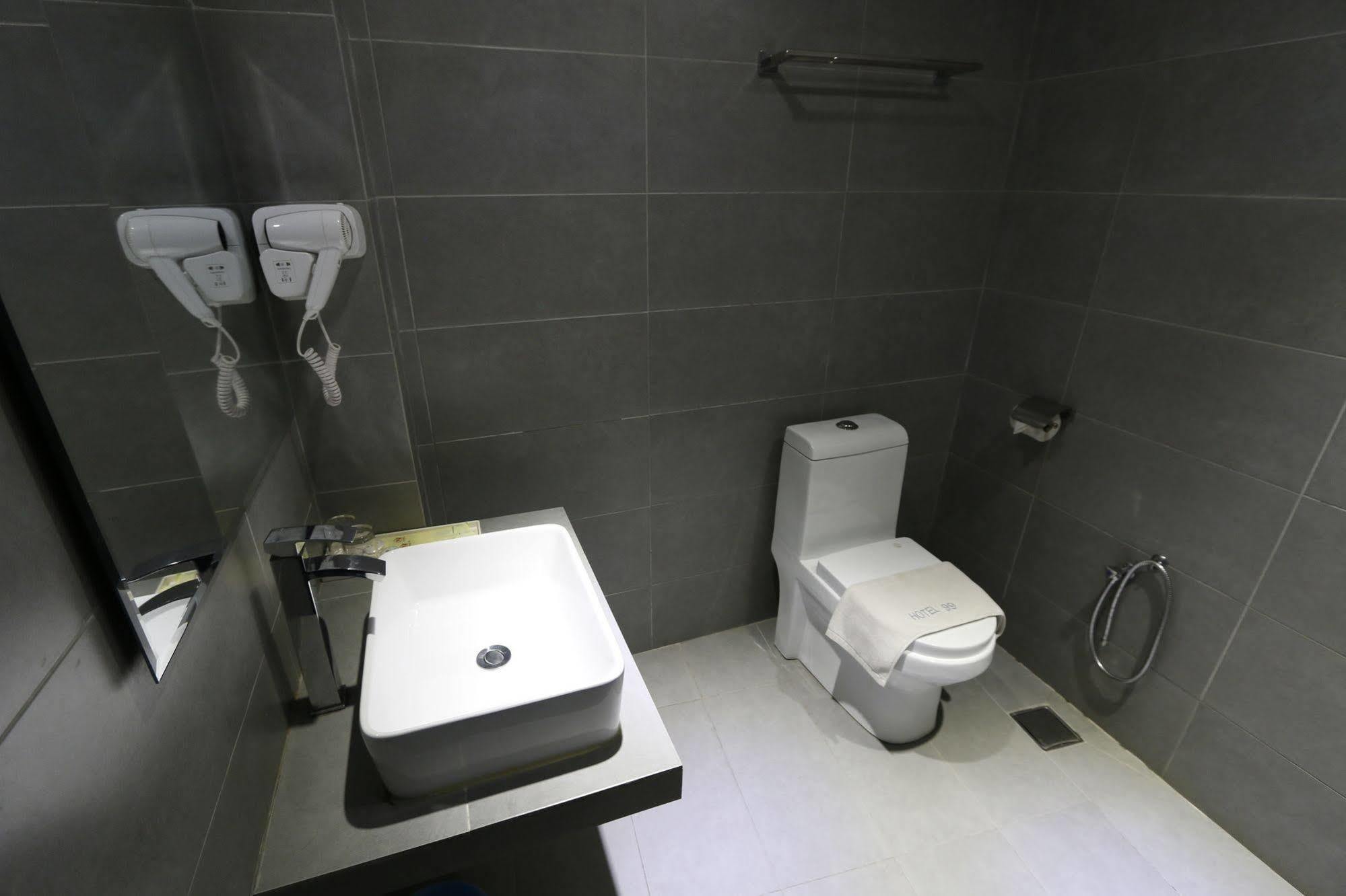 Hotel 99 Pusat Bandar Puchong Esterno foto