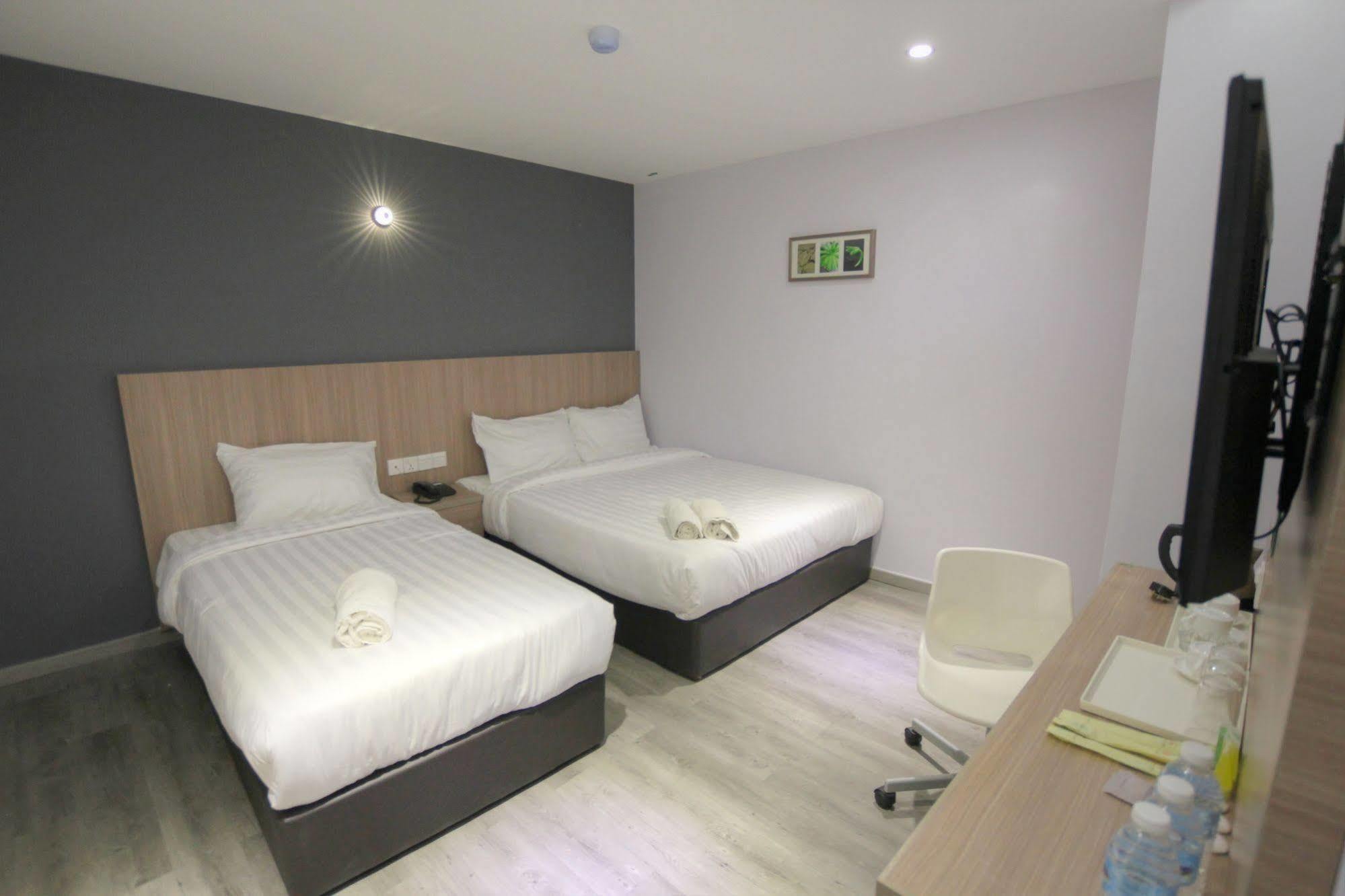 Hotel 99 Pusat Bandar Puchong Esterno foto
