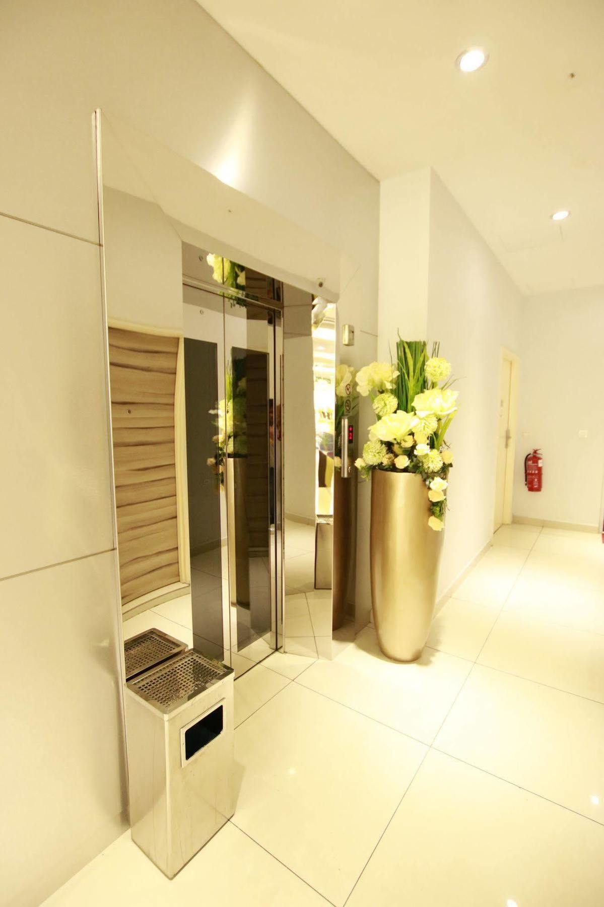 Hotel 99 Pusat Bandar Puchong Esterno foto