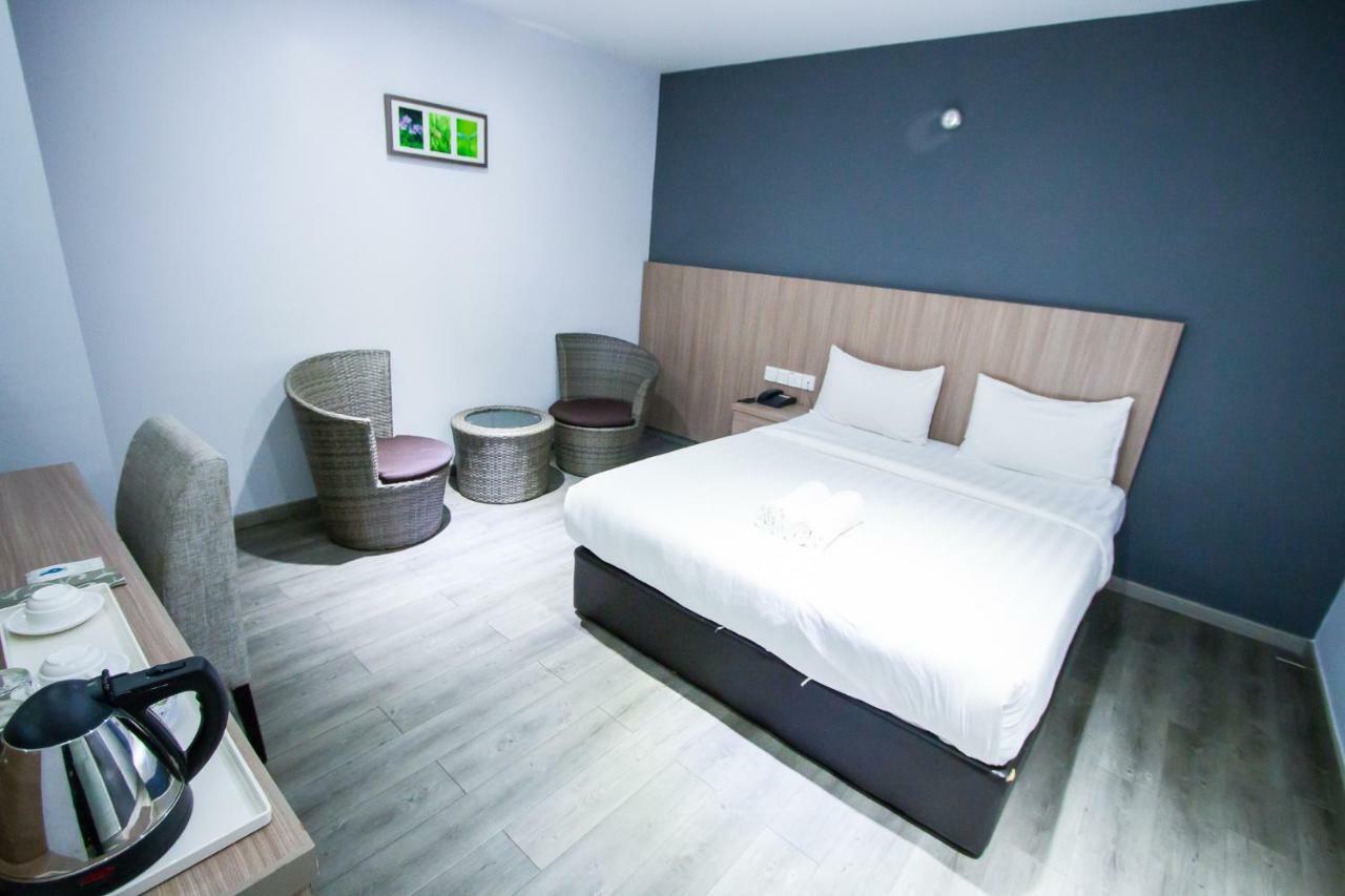 Hotel 99 Pusat Bandar Puchong Esterno foto